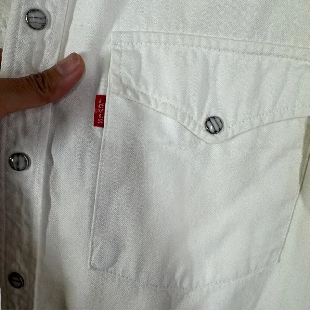 Vintage Levi’s White Western Button Up Shirt Mens Size S Classic Denim Style